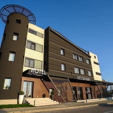 Hotel Ideo Lux Ниш Екстер'єр фото