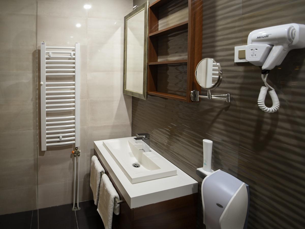 Hotel Ideo Lux Ниш Екстер'єр фото