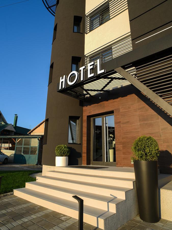 Hotel Ideo Lux Ниш Екстер'єр фото