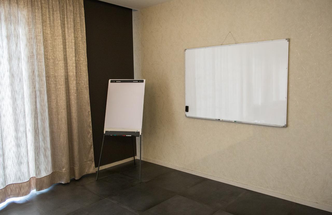 Hotel Ideo Lux Ниш Екстер'єр фото