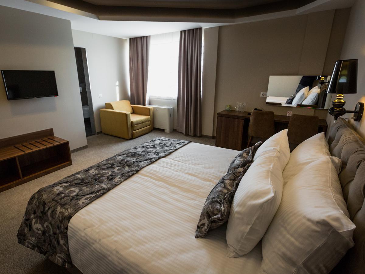 Hotel Ideo Lux Ниш Екстер'єр фото