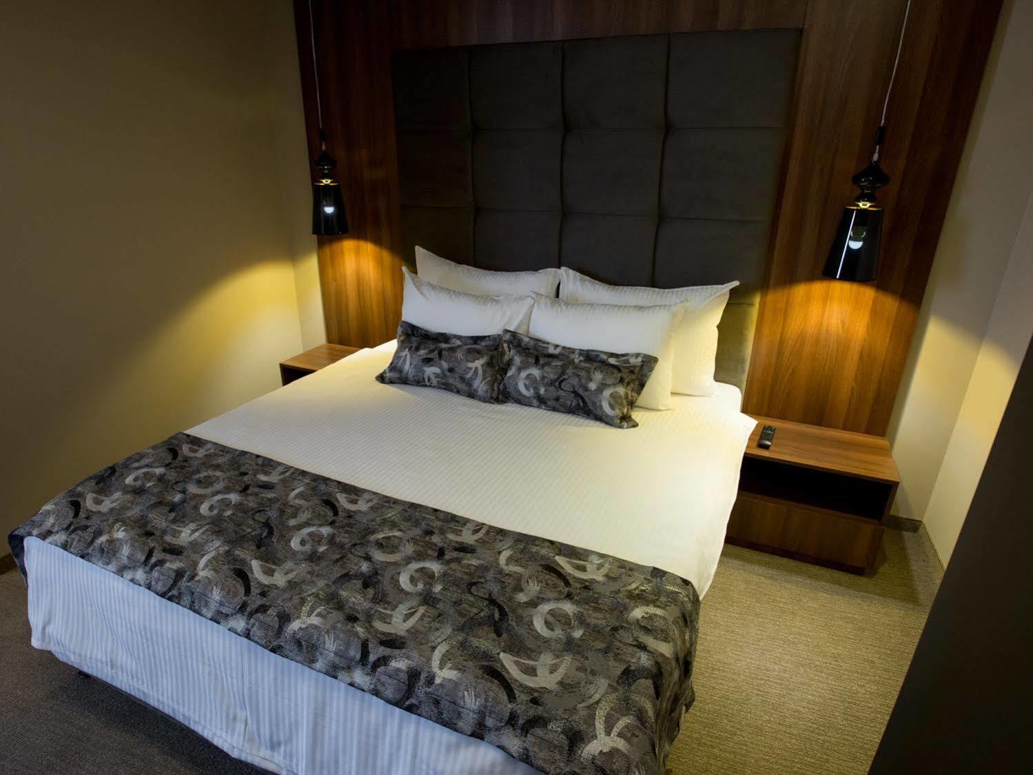 Hotel Ideo Lux Ниш Екстер'єр фото